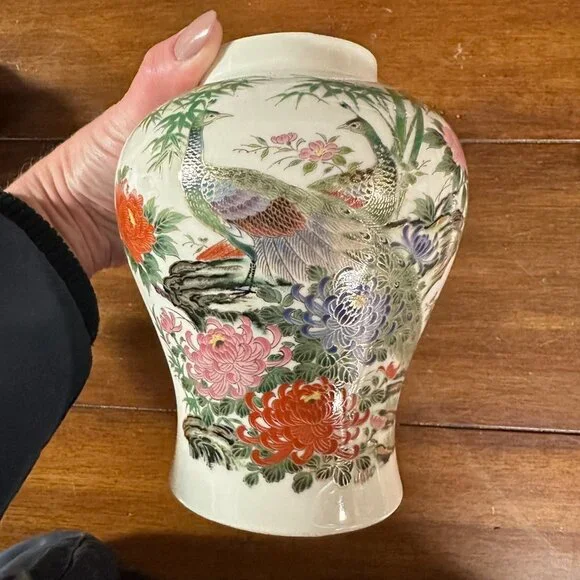 Shibata Japan Porcelain Peacock Ginger Jar - Picture 4 of 6